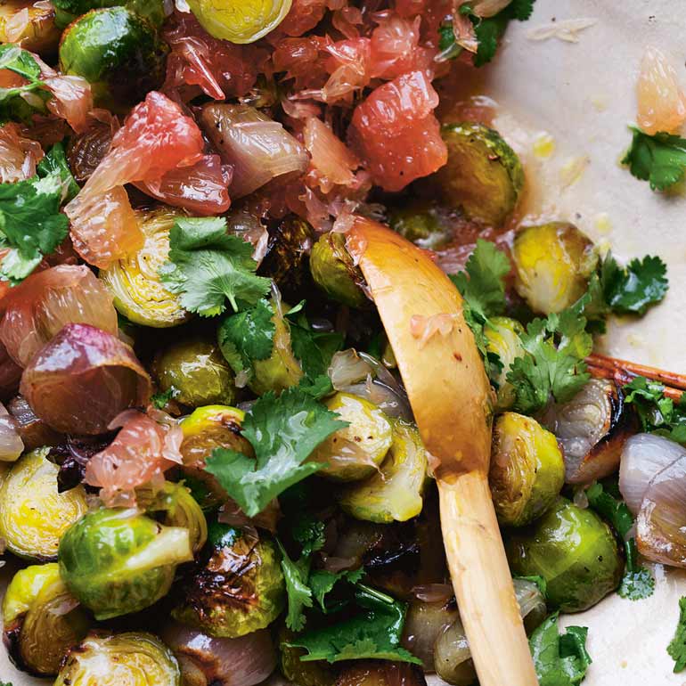 Salade van geroosterde spruitjes met pomelo en steranijs