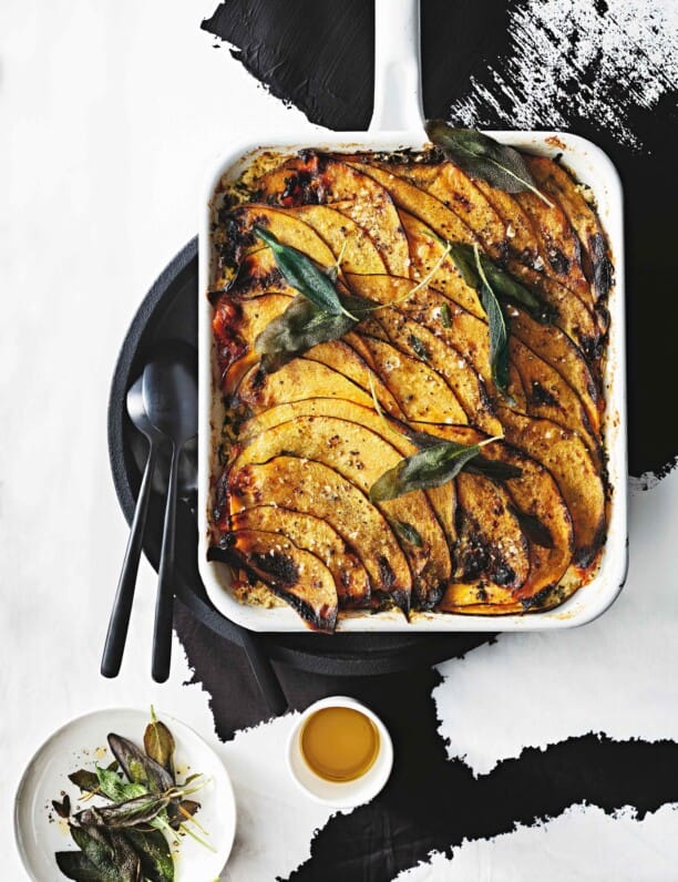 Pompoen-lasagne met kool en salie