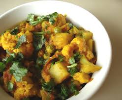 Indiase curry met paneer en bloemkool