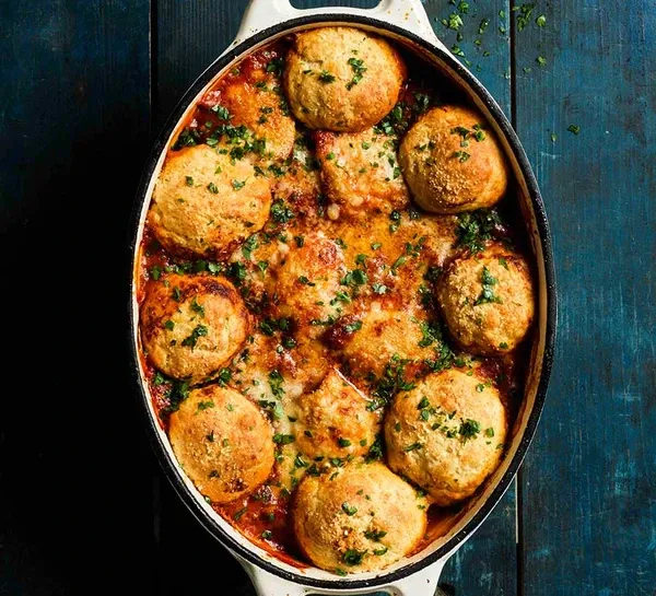 Kip arrabbiata stoof met parmezaanse dumplings