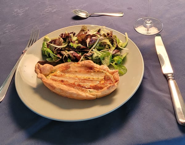 Miniquiches met geroosterde asperges & daslook