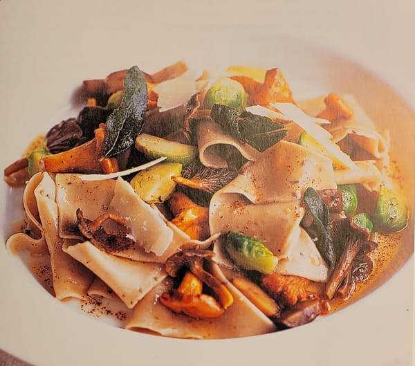 Kastanje-pasta met spruitjes en wilde paddenstoelen